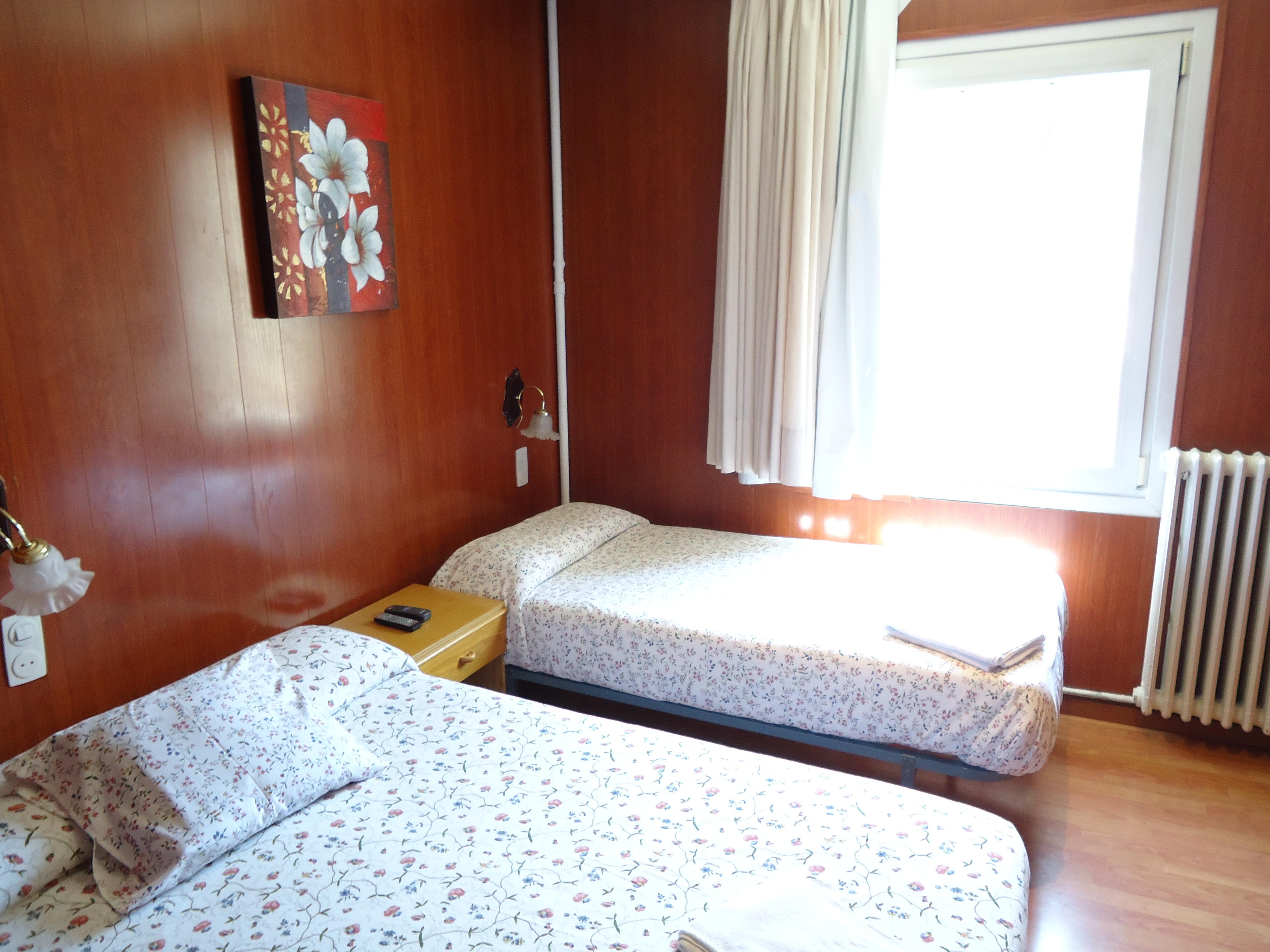 Hostal Porta De Nuria Ribes De Freser Ngoại thất bức ảnh
