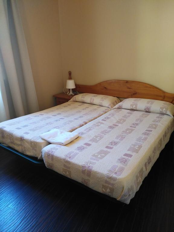 Hostal Porta De Nuria Ribes De Freser Ngoại thất bức ảnh