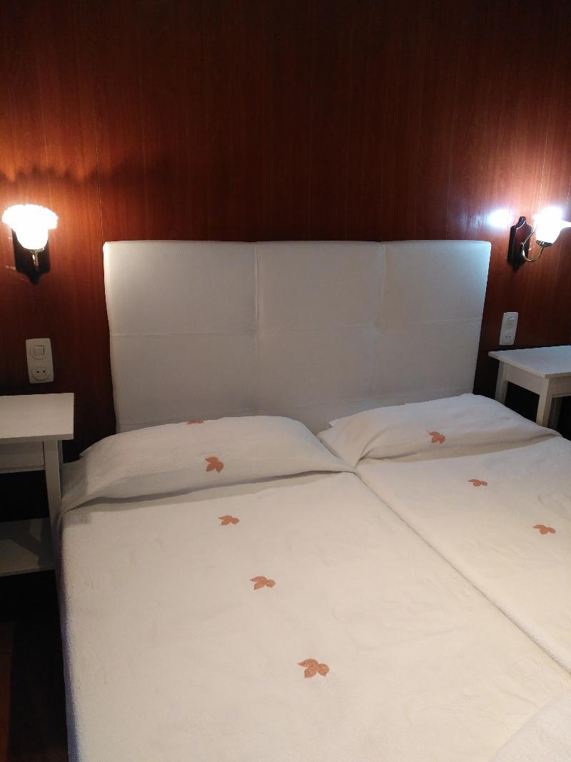 Hostal Porta De Nuria Ribes De Freser Ngoại thất bức ảnh